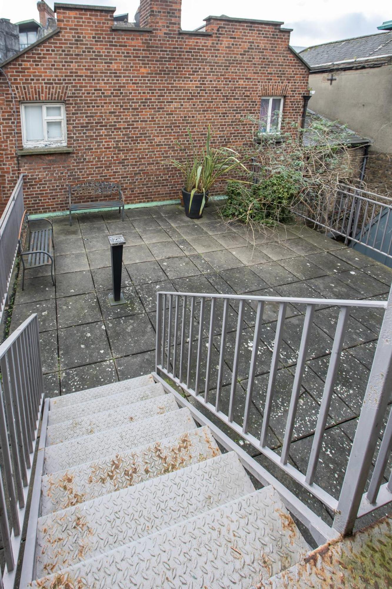 Temple Bar Essex Apartments Дублін Екстер'єр фото